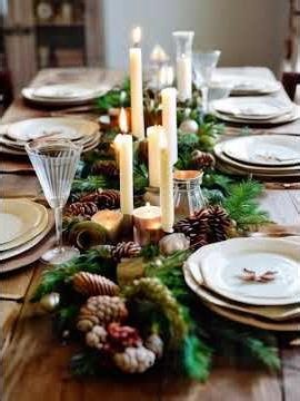 Natural Christmas Table Setting with Pinecones and Greenery #NaturalChristmasDecor