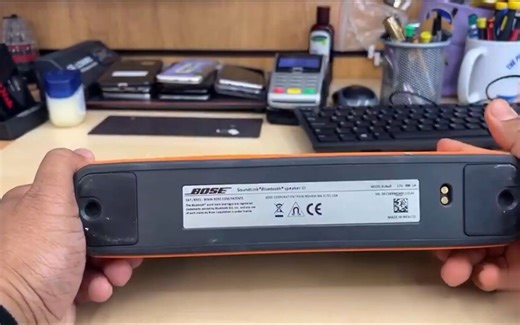 博士 Bose SoundLink III 蓝牙音响续航不行了，网上买块电池自己更换电池超简单。