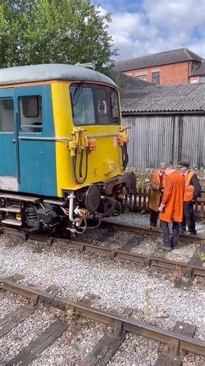 Lifting the #class73 locomotive’s coupler into position, ready to connect to a carriage. The first time I have seen this happen. #uktrainspotting #trains #diesellocomotive #britishrailways #railway #railways #trainspotting #railroad #heritagerailway WyvernRail plc - The Ecclesbourne Valley Railway | Adrian Watson