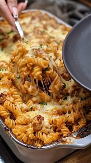 🧀🍝 Creamy Cajun Chicken Pasta Bake 🍝🧀