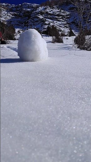 Snowball In Motion || Snowball Rolling Down #shortvideo #youtubeshorts #snow