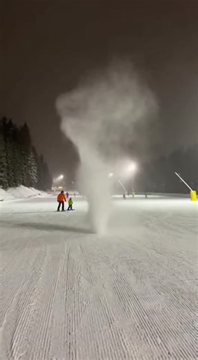 Алина Ветрова | Бьюти блог 🌸 on Instagram: "Experience the raw power of nature on a night skiing adventure! This hyper-realistic footage captures a stunningly detailed snow devil, or whirlwind, forming and swirling across a groomed ski slope. Filmed vertically in crisp 24fps, the nearly 10-second clip showcases a compact, harmless snow vortex that's precisely scaled to human height, reaching about 3 meters tall. Watch as the whirlwind intensifies, kicking up thick powder and creating a mesmeriz