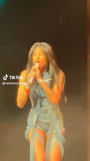 Wait a Minute - Willow Smith: Catchy Music Video Exploring Surprising Moments