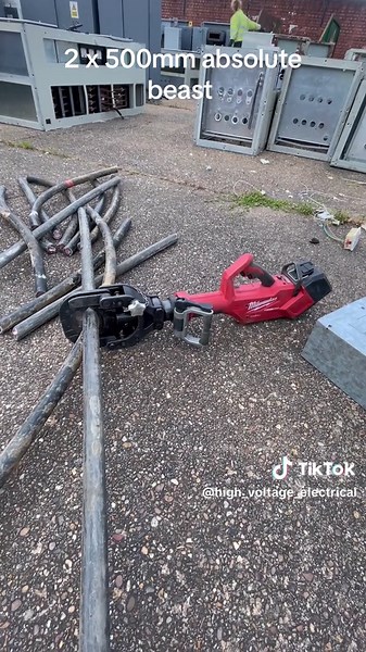 Milwaukee Electrician Tools for Cable Cutting