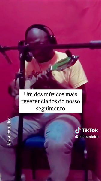 Homem Grava Banjo com Estilo Incrível