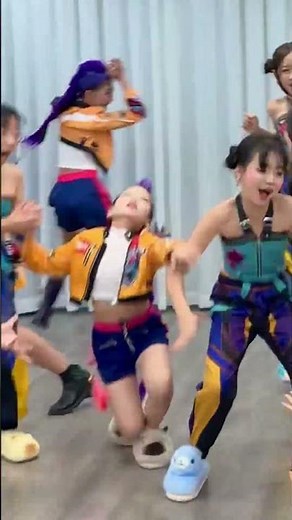 Diana‪@Belitskay‬ vs BABY WARRIORS 💥 Flexibility challenge! 🔥 | Follow Me #shorts #kpopdemonhunters