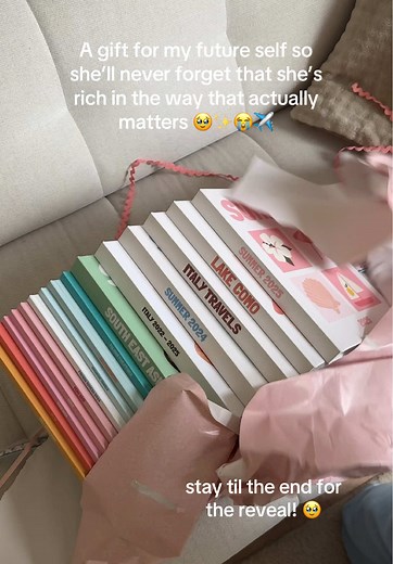 Memories > things 🫶🏼✨ have you tried making a travel photobook yet? 😍 Info about mine are in my stories 😘 Follow for more travel books and inspiration ✈️ #travelmemories #photobooks #pixory #travelgirl #documentyourlife