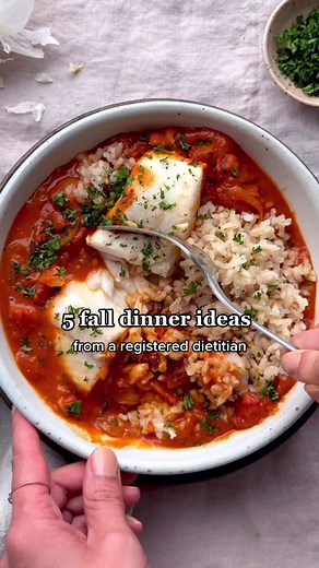 easy, cozy, and nutritious fall dinner ideas! you can find all recipes on my blog, walderwellness.com (link in bio) 🍂 #fallrecipes #healthydinner #dinnerideas