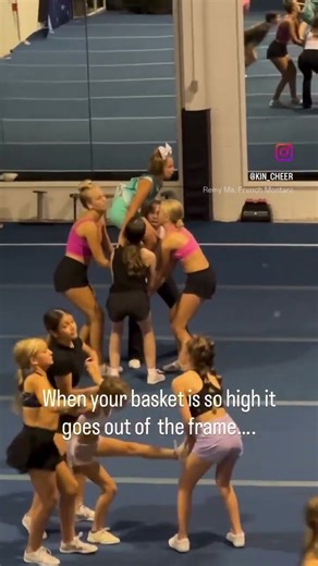 Cheer Stunt So High You Can’t Even See the Top! 📸⬆️ #Cheer #Cheerleading #CheerStunts #baskettoss