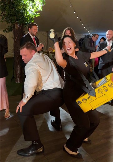 Cinnamon Rolls on the Dance Floor: A Unique Wedding Idea