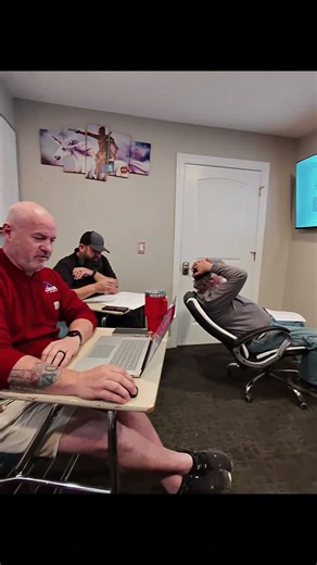 Behind-the-Scenes: Handoff Huddle Unveiled! 🛠️🔄 #NoSurprises