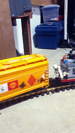 Running my G scale CSX train