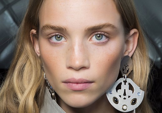 Rougeurs au visage : pourquoi votre visage rougit ou chauffe ? 5 causes méconnues - Elle