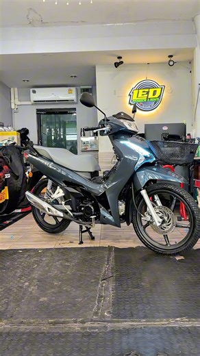 Wave125i Led 2026 งบไม่เกิน 1,600.- บาท รวมติดตั้ง --------------------------- 📍แผนที่ร้าน📍 https://goo.gl/maps/6qrVH6Y47uXkbgtU9 เวลาเปิด-ปิด : จันทร์-เสาร์ = 11.00-20.00 น. กรุงเทพ - ซอยจรัญสนิทวงศ์67 (หรือมาตามแผนที่ได้เลย) จุดสังเกตุ : ก่อนถึงป้ายแยก3 | LED POWER LIGHT