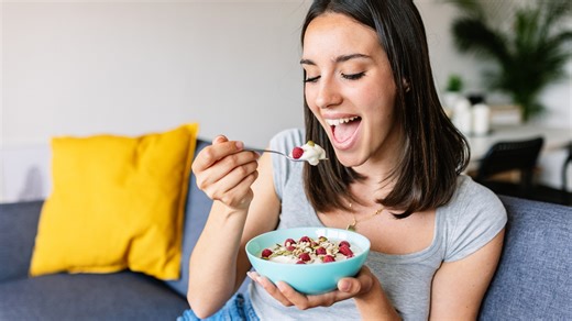 Nine ways to feel full without eating more that will help you lose weight