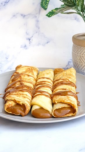 Sabrina Onorato 🇦🇷 Recetas fáciles on Instagram: "PANQUEQUES: Esta receta me la enseñó mi mamá y la hago siempre! Cómprale a mamá su regalo en @tio_musa , con el cupón : SABRI10 tenés un 10% de descuento en pago efectivo o transferencia. Cupón válido por todo octubre! Te paso la receta 👇 🔸INGREDIENTES: 1 taza de harina 0000 1 taza de leche, 2 huevos, 2 cdas de azúcar Dulce de leche común 🔸PROCEDIMIENTO: Mezclar los huevos con el azúcar, la esencia de vainilla , por último agregar de a poco