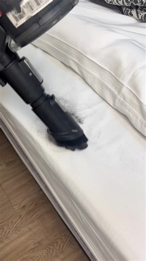 Tangle-free cleaning made easy with this powerful handheld vacuum. #Eureka#ReactiSense#vacuum#vacuumcleaner#Clean#clean#cleaning#Home#room#tiktokviral#fyp#viral#happy#RobotVacuum