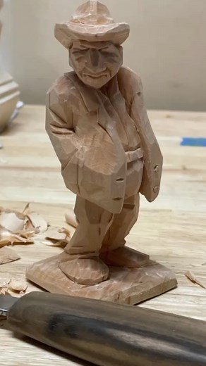 Carving by @rebel_carver repost: From a Dave Stetson tutorial in the latest whittling edition of @woodcarvingillustrated. @stetsoncarving.ds #flatplanecarving #flatplane #flatplanecarver #carving #carver #carvingwood #woodcarver #woodcarving #wood #basswood #basswoodcarving #handcarved #handmade #folkart | Woodcarving Illustrated Magazine