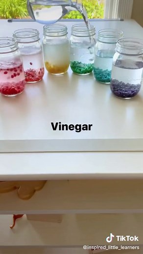 Did you notice the kernel that “jumped” into the wrong colored jar? 🫣 #kidscienceexperiment #kidsscience #kidscience #dancingpopcorn #scienceexperiments #scienceismagic