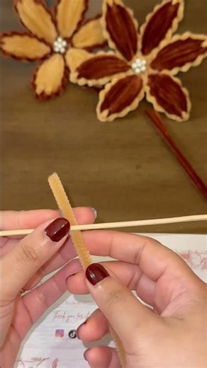 Easy tutorial on how to make handmade pipe cleaner flower. Today we are making Stargazer Lily. #diy