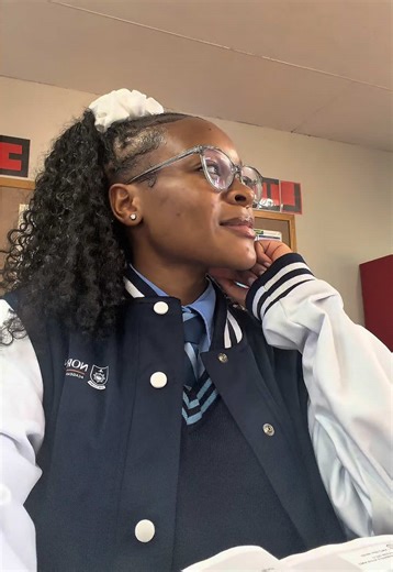 As @𝔩𝔢𝔢༒︎ said, HAPPY FRIDAY!🤭😝#spendthedaywithme #highschooldiaries #matric2026 #senioryear #boipeloseremane