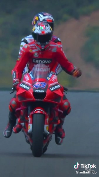 Keseruan Boncengan di MotoGP Mandalika