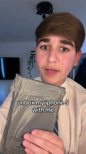 unboxing my iphone 5 😝 #fyp #iphone #phone #unboxinghaul #oldphone | Unboxing iPhone