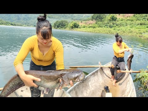The girl cast many fishing rods all night and suddenly caught a large school of fish