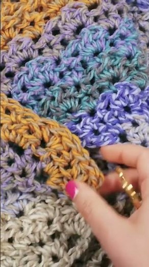 Crochet | Triangular shawl with color gradient | Cozy shawl made with one ball of yarn