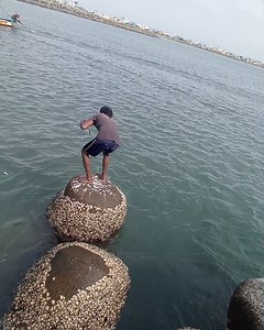 6.6M views · 42K reactions | Unexpectedly Man Catching the Big Fish in Handline #fishing #fishingvideos #thoondilulagam #seafishing | Thoondil Ulagam - Fishing | Facebook