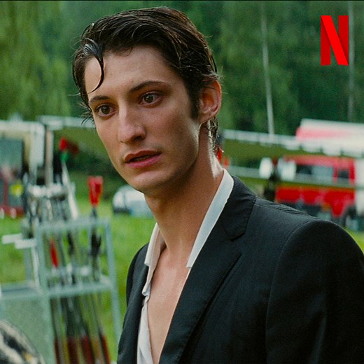 Obsession du moment : Pierre Niney dans une bulle. 20 ans d'écart, avec Virginie Efira et Pierre Niney, c’est toujours dispo. | Netflix