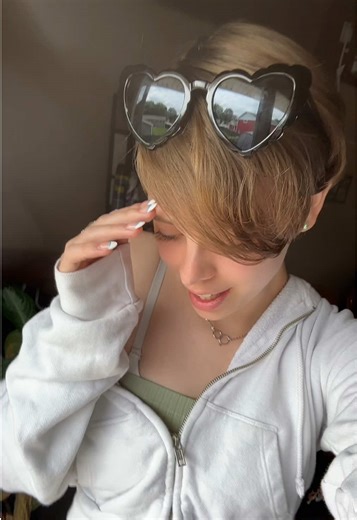 call me maybe ? #shorthairgirl #ootd #18