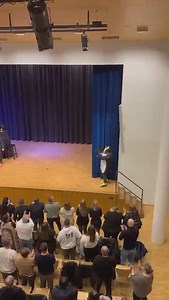 Posebno iznenađen čestitkom @harisdubica koji mi je na svoj jedinstven način ovaj 50.ti rođendan učinio nezaboravnim kroz ovaj video. hvala od srca i svima koji su dio mog života sve ove godine🙏🤍 | Enis Bešlagić - oficijelna stranica