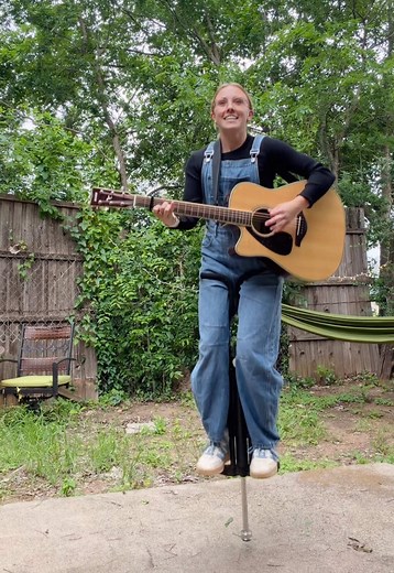 100 BPM Song Picks for Guitar: Easy Acoustic Suggestions