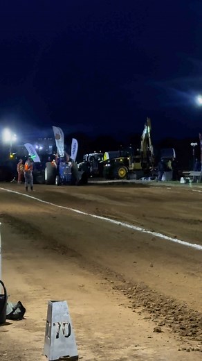 Second pull of the night getting 92m 🚜💨 | Lancashire Bomber Tractor Pulling Team