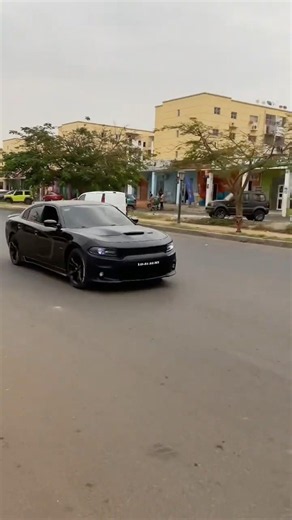 🔥 O Dodge Charger é pura potência! 😮‍💨🏁