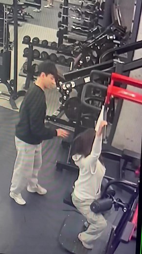 EricMichigan (@ericmichigan)’s video of lat pulldown form