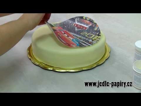 Lepení jedlého papíru na potahovaný dort