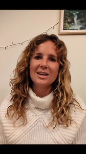 The postpartum period is not about returning, but it is a new beginning - Motherhood 🌼 Your body has carried you through your pregnancy and birth, trust the process of your postnatal recovery too. 🫶🏼 Some reminders: Rest is essential, not an indulgence. Many physiological and hormonal changes are still happening in the body after birth, rest is essential for recovery and to be your best self for your baby. These hormonal changes will be influencing your mood. Teary days are normal. Feel them 