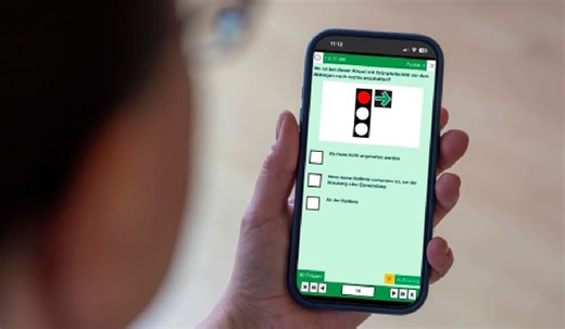 Schema prin care un instructor auto își ajuta elevii să copieze la examenul pentru permis