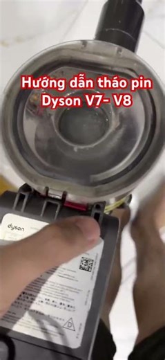Instructions for removing the battery from a Dyson V7 - V8.