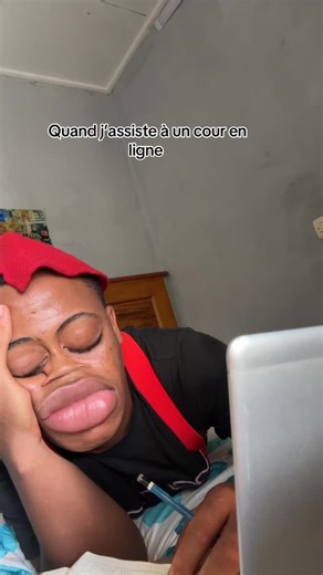 Godwin simo on Instagram: "Quand j’assiste à un cour en ligne 😅😅😅"