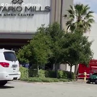 🚨#BREAKING: Watch as a male suspect sets fires inside Ontario Mills Mall, with large flames seen before being put out just one day after a 1.2 million-square-foot warehouse fire. 📌#Ontario | #Californa Watch as crowds of shoppers are seen gathering and rushing out of the rue Religion store at Ontario Mills Mall in California after a male suspect was reportedly setting fires inside multiple locations, triggering panic and evacuations throughout the complex. Large flames and smoke could be seen 