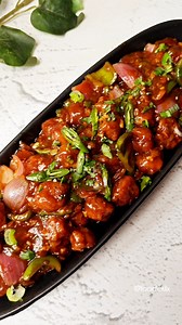 Soya Chilli Ki Tasty Recipe ✅ Save the recipe and try it later ✅ Ingredients details: 1 Cup Soya Chunks Oil ½ Tsp Black pepper powder 1 Tsp Red Chilli powder 1 Tbsp Ginger Garlic paste 1 Cup Corn flour 2 Tbsp Schezwan sauce 2 Tbsp Soy Sauce 2 Tbsp Tomato sauce 1 Tbsp Vinegar Salt to taste 2 Tbsp finely chopped Garlic 1 Tbsp finely chopped Ginger 2 finely chopped Onions 5 -6 Green Chillies ½ Cup Diced Capsicum ½ Cup Diced Onion Hara Dhaniya Spring Onion Greens #soya #soyachilli #soyachunks #soyar