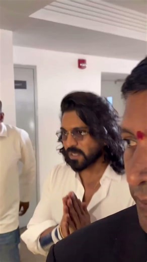 Ram Charan Arrives in Style at Peddi Trailer Launch 🔥 | MG M9 Presidential Limousine 👑