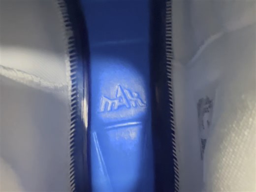 发货实拍 灭世GT Cut1白蓝，实战天花板配色。透气编织鞋面，全掌React 双Zoom气垫，弹韧缓震、超强包裹与抓地，球场颜值与性能双在线，实战穿搭通吃。