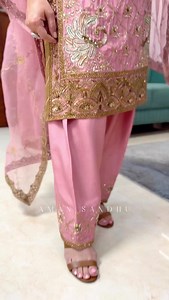 Designed to be noticed, styled to be remembered. ✨ — Aman Sandhu Song Credits~ @jagjitbhinderofficial #AmanSandhuBoutique #Amansandhu #punjabisuitdesigns #FestiveFashion #punjabisuits Traditionalsuits punjabidesignersuits Partywearsuits Canada Australia India Punjab Mohali Amritsar Chandigarh Punjabigirls Weddingsuits | Aman Sandhu Boutique