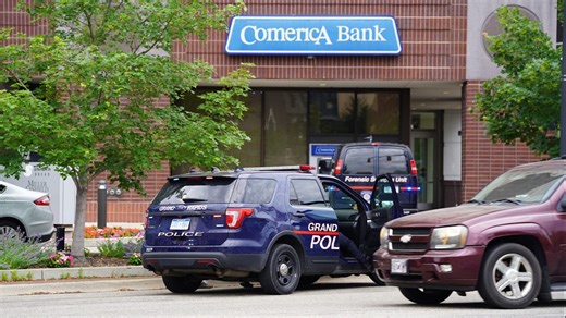 Downtown Grand Rapids bank robbery suspect remains at large, GRPD says