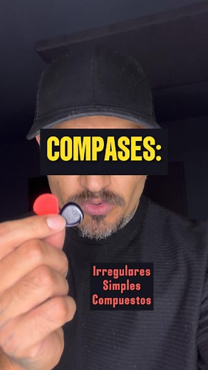 Aquí una combinación entre compases simples, compuestos e irregulares. La verdad en cambios tan drásticos entre compases, todo se vuelve matemática, es decir, no se pienso tanto en la distribución de los pulsos, dado que ningún compás mantiene continuidad para percibir su organización. Tú como los cuentas? #guitarra #clasesdemusica #musica #guitarlicks #teoriamusical #drummer | Hernan Arreola