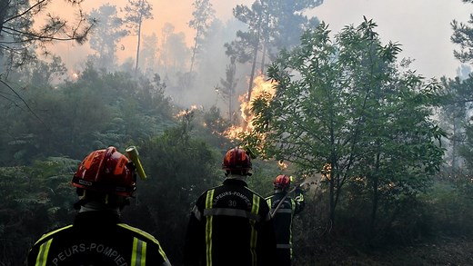 Incendie géant dans le Gard : les Cévennes brûlent, le feu toujours en cours ce vendredi matin